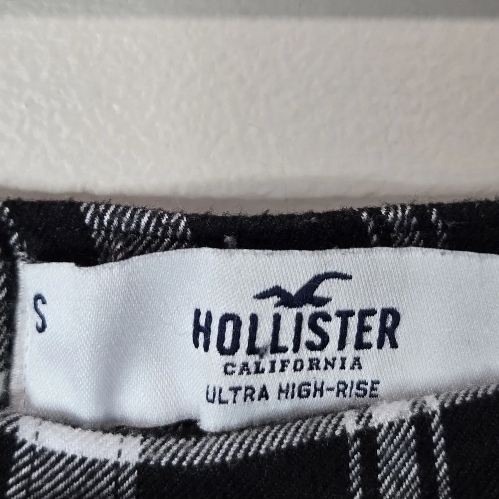 Hollister Black and White Plaid Skirt Size Small - Picture 3 of 6